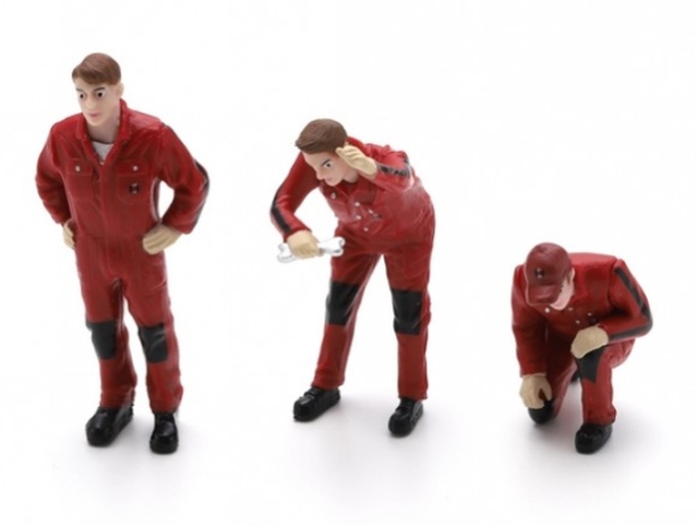 Set 3 "IHC Mechanic Figurines"