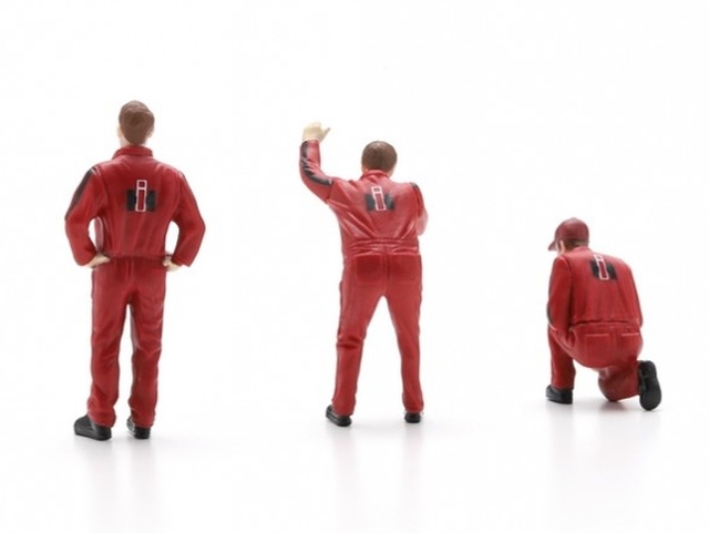 Set 3 "IHC Mechanic Figurines"