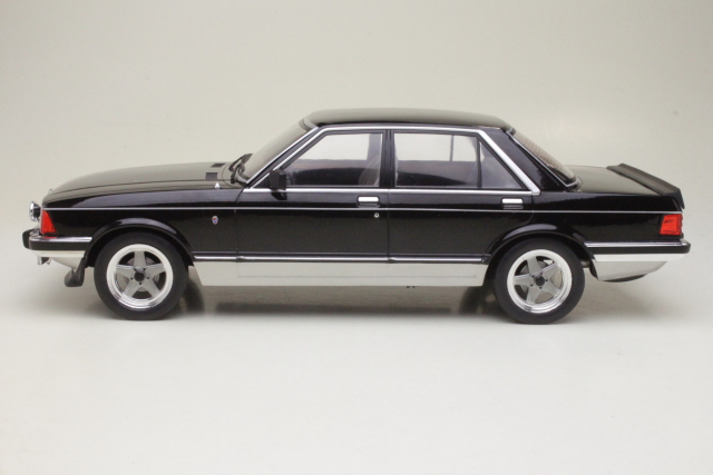Ford Granada Mk2 2.8 Injection 1982, musta/harmaa
