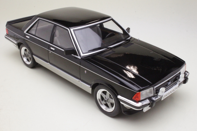 Ford Granada Mk2 2.8 Injection 1982, musta/harmaa