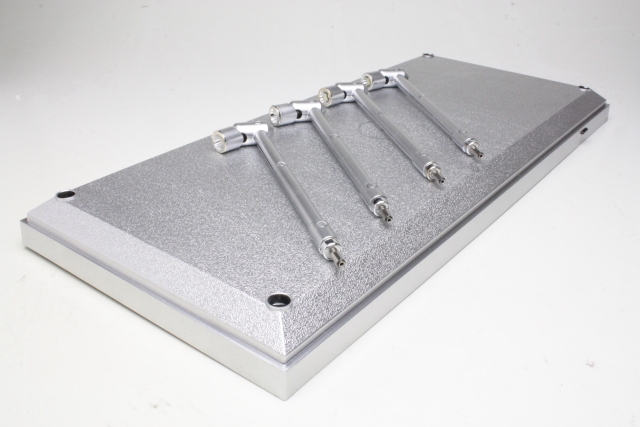Plastic Showcase 1:18 with LED-lights, silver plate