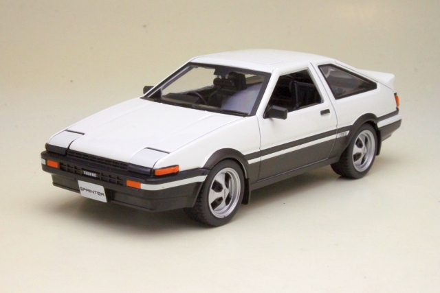 Toyota Sprinter Trueno AE86 1983, valkoinen