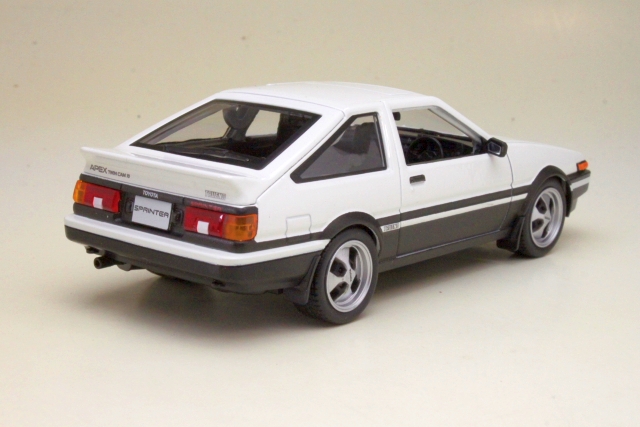 Toyota Sprinter Trueno AE86 1983, valkoinen