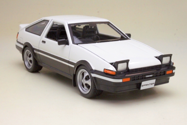Toyota Sprinter Trueno AE86 1983, valkoinen