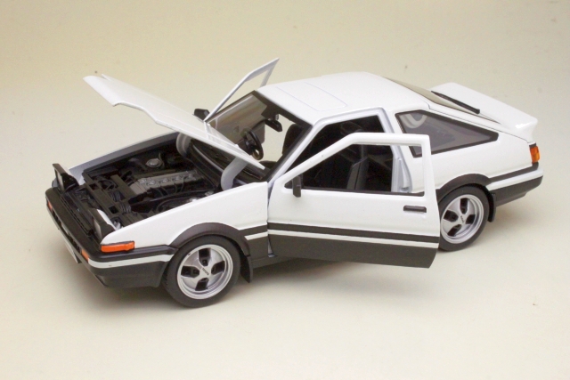Toyota Sprinter Trueno AE86 1983, valkoinen