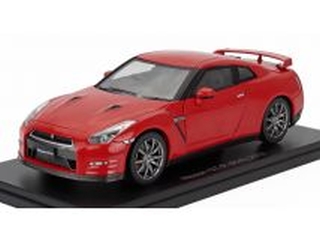 Nissan GT-R (R35) 2012, punainen