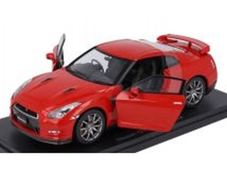 Nissan GT-R (R35) 2012, punainen