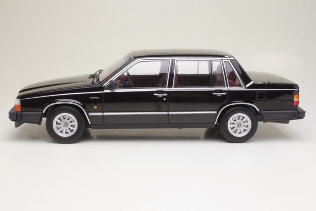 Volvo 760 Turbo 1985, musta