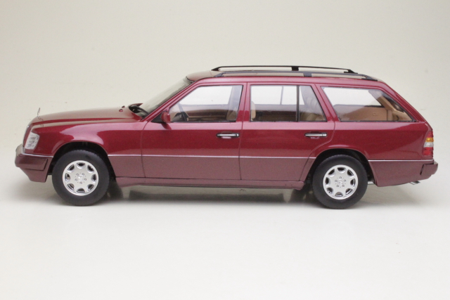 Mercedes E300T (s124) 1995, punainen