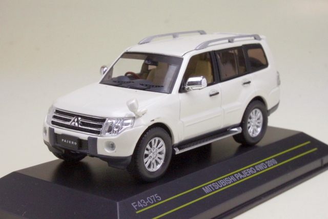 Mitsubishi Pajero 2010, valkoinen