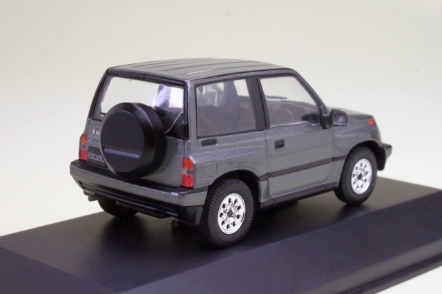 Suzuki Escudo 1992, harmaa