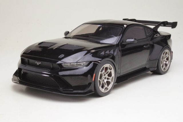 Ford Mustang GTD 2025, musta