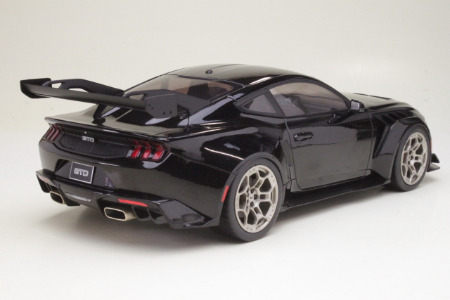 Ford Mustang GTD 2025, musta