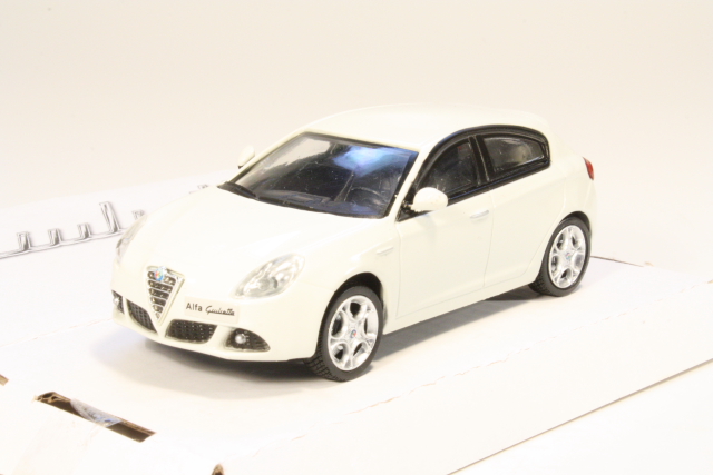Alfa Romeo Giulietta 2010, white