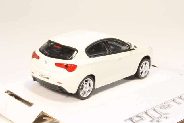 Alfa Romeo Giulietta 2010, white
