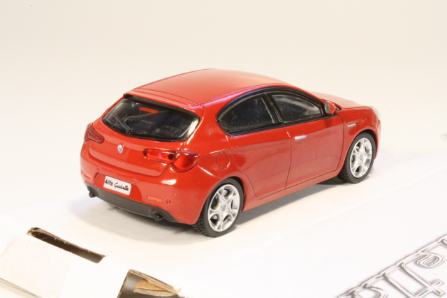 Alfa Romeo Giulietta 2010, punainen