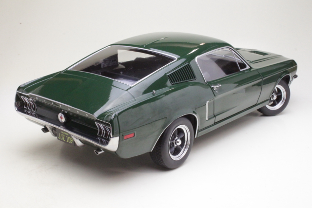 Ford Mustang GT Fastback 1968, tummanvihreä "Bullitt"