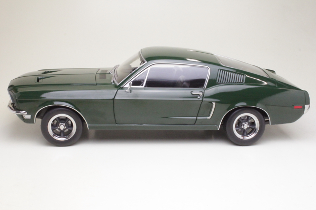 Ford Mustang GT Fastback 1968, tummanvihreä "Bullitt"