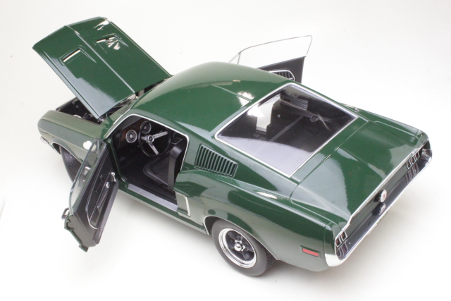 Ford Mustang GT Fastback 1968, tummanvihreä "Bullitt"