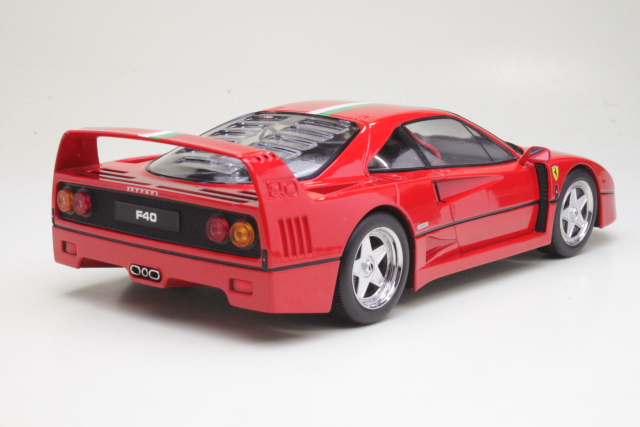 Ferrari F40 1987, punainen "Italia Design"