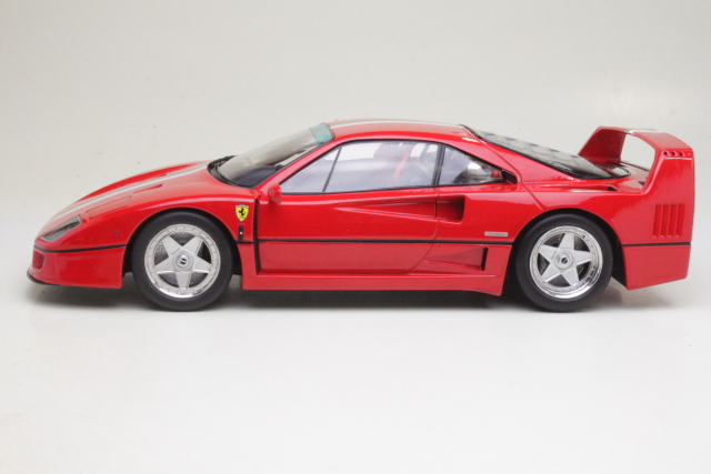 Ferrari F40 1987, punainen "Italia Design"