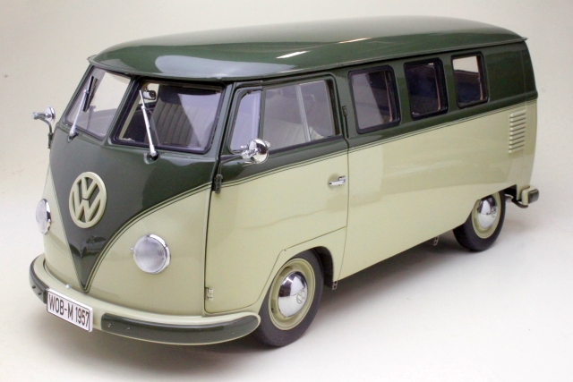 VW T1 Standard Bus 1958, green/beige