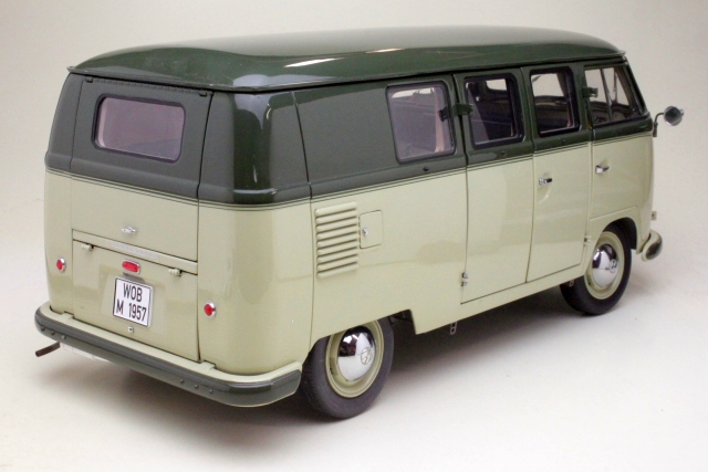 VW T1 Standard Bus 1958, green/beige