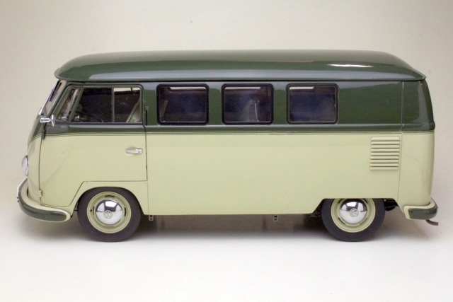 VW T1 Standard Bus 1958, green/beige
