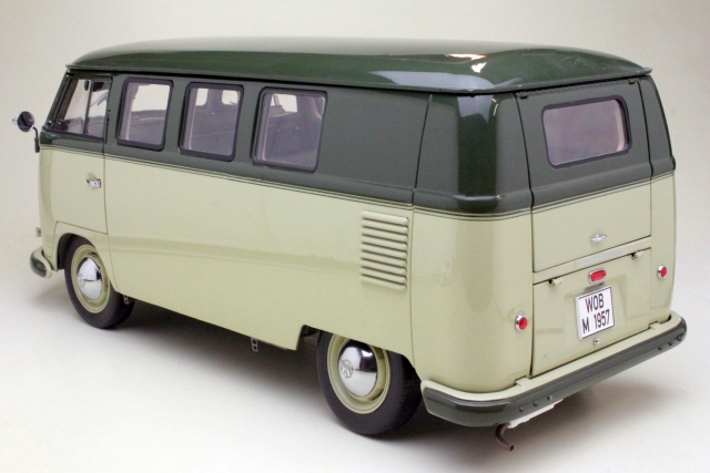 VW T1 Standard Bus 1958, green/beige