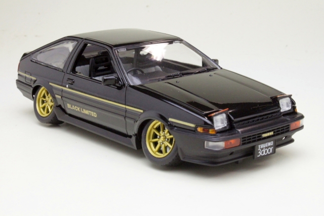 Toyota Sprinter Trueno GT Apex (AE86), musta