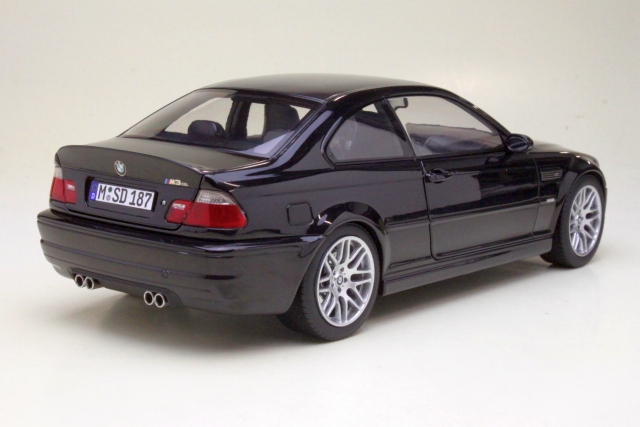 BMW M3 CSL 2003, musta