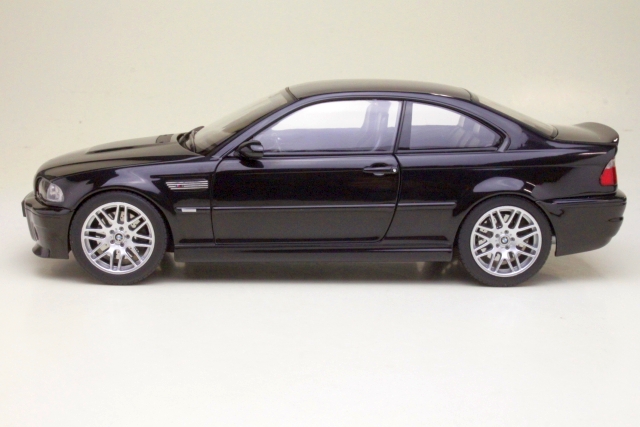 BMW M3 CSL 2003, musta