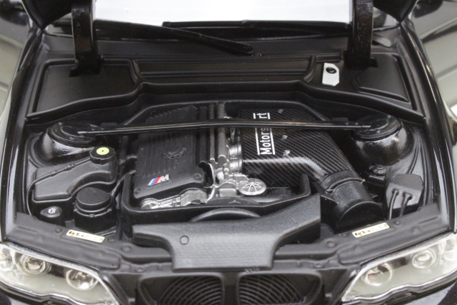 BMW M3 CSL 2003, musta