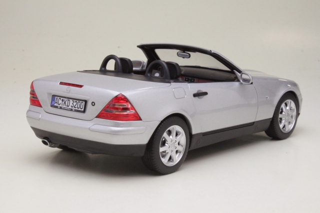 Mercedes SLK 1996, hopea