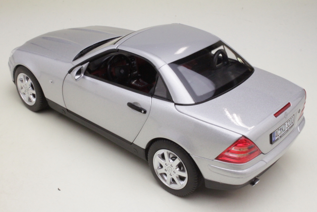 Mercedes SLK 1996, hopea
