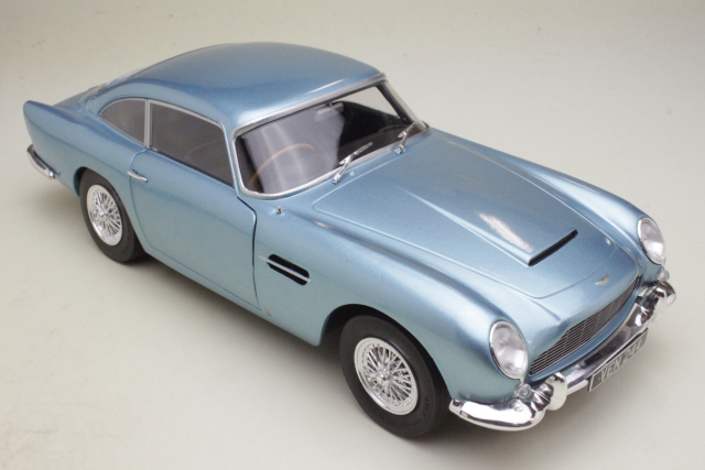Aston Martin DB5 1964, vaaleansininen