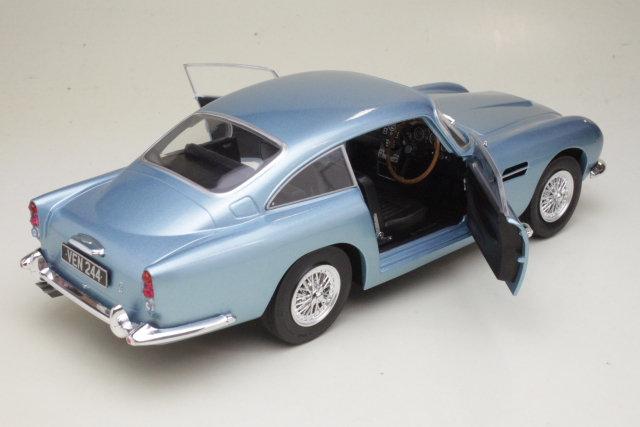 Aston Martin DB5 1964, vaaleansininen