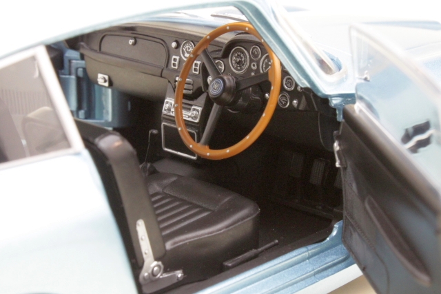 Aston Martin DB5 1964, vaaleansininen