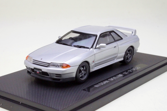 Nissan Skyline GTR R32 1989, silver