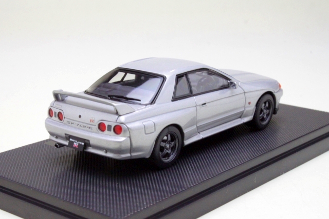 Nissan Skyline GTR R32 1989, silver