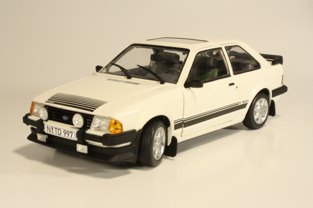 Ford Escort Mk3 Escort RS1600i 1984, valkoinen