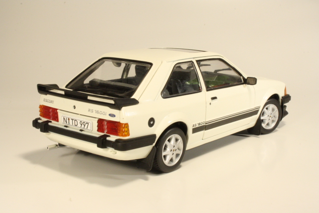 Ford Escort Mk3 Escort RS1600i 1984, valkoinen