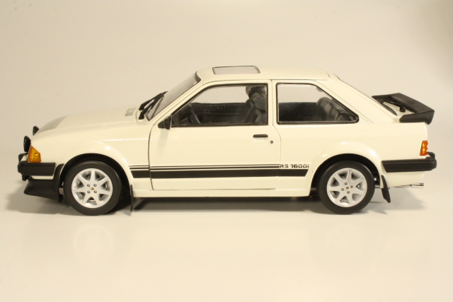 Ford Escort Mk3 Escort RS1600i 1984, valkoinen