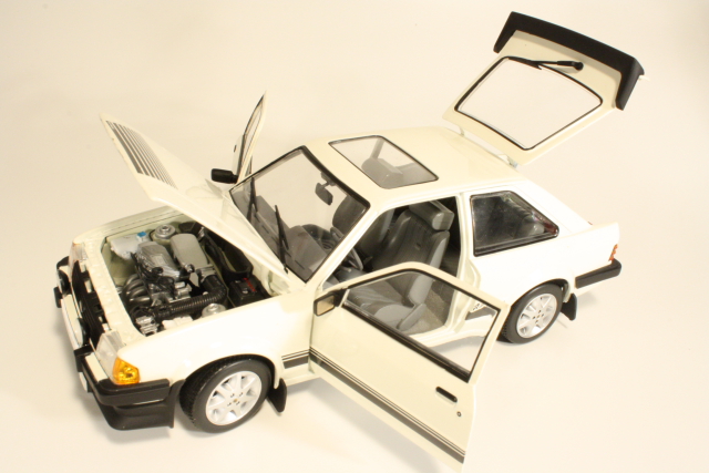 Ford Escort Mk3 Escort RS1600i 1984, valkoinen