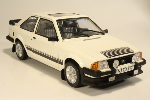 Ford Escort Mk3 Escort RS1600i 1984, valkoinen