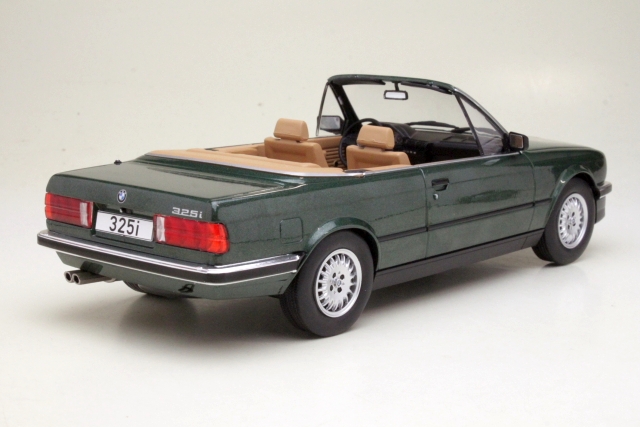 BMW 325i (e30) Cabriolet 1985, tummanvihreä