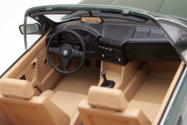 BMW 325i (e30) Cabriolet 1985, tummanvihreä