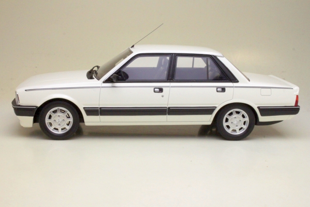 Peugeot 505 V6 1989, valkoinen