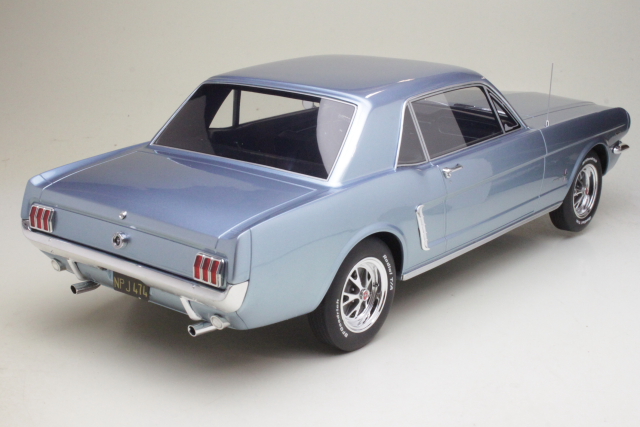 Ford Mustang 1965, light blue