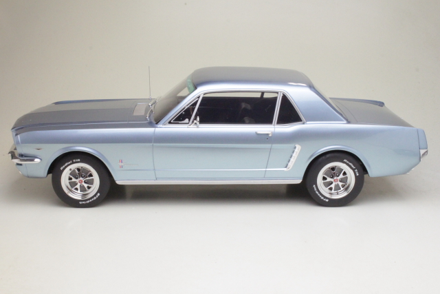 Ford Mustang 1965, light blue